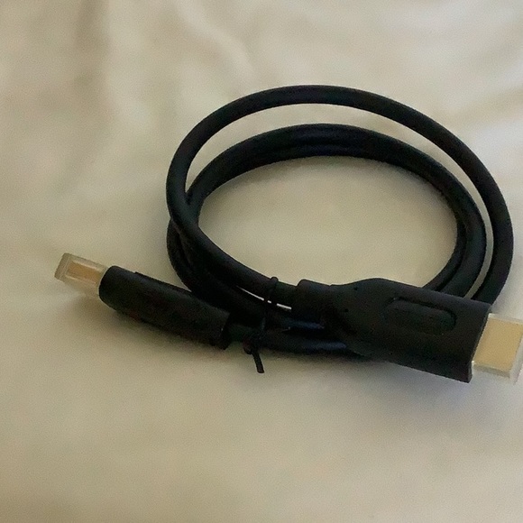 Amazon Basics Display Port to HDMI Display Cable 3’ long NWOT - Picture 2 of 4